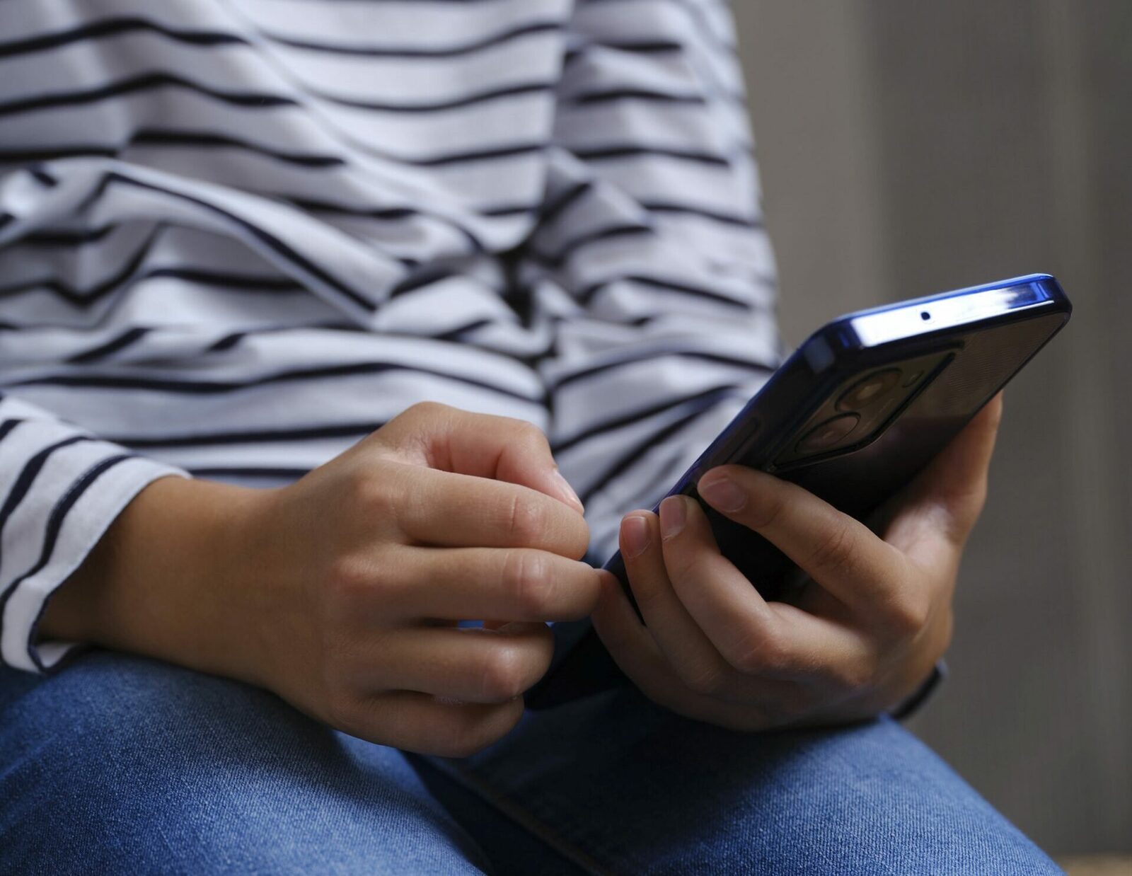 Furtul de telefoane mobile: De la hoți de buzunare la rețele transnaționale Discursul comisarului Mark Rowley a tras un semnal de alarmă cu privire la furturile de telefoane mobile, fenomen care a evoluat de la simplele smulgeri de pe stradă la operațiuni infracționale complexe, cu ramificații transnaționale