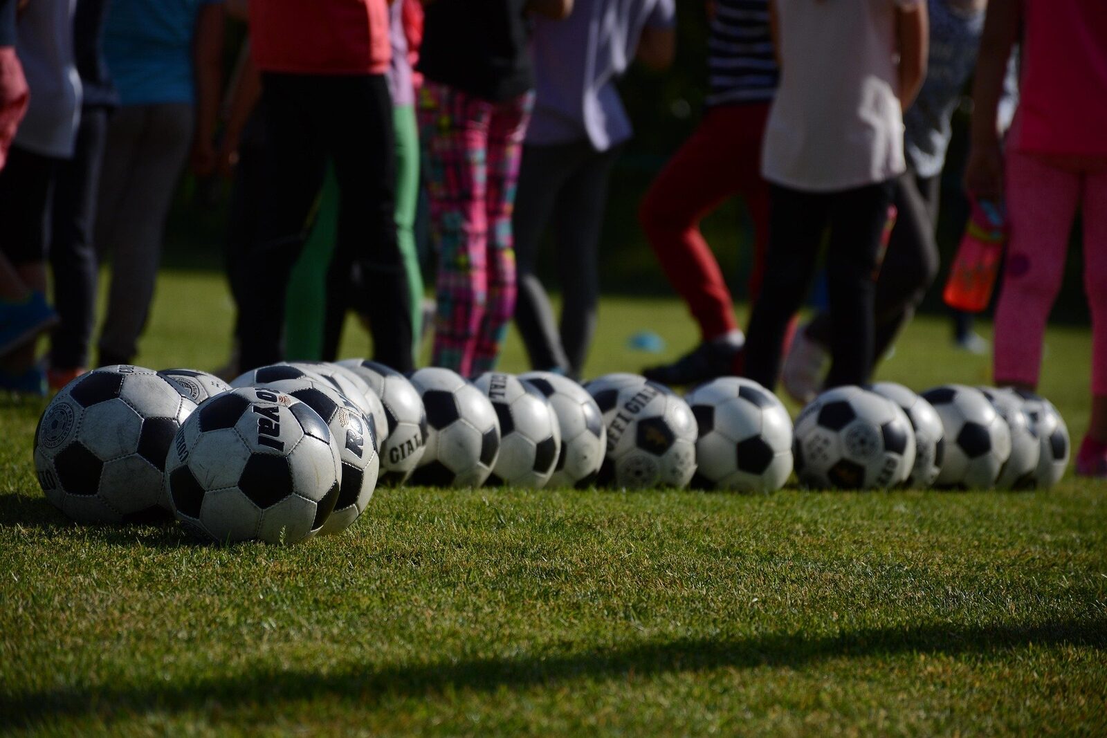 Elev de 14 ani din Botoșani, mort în timpul orei de sport; anchetă pentru ucidere din culpă Tragedie într-o școală gimnazială din județul Botoșani: un elev de 14 ani a decedat marți, în timpul orei de sport