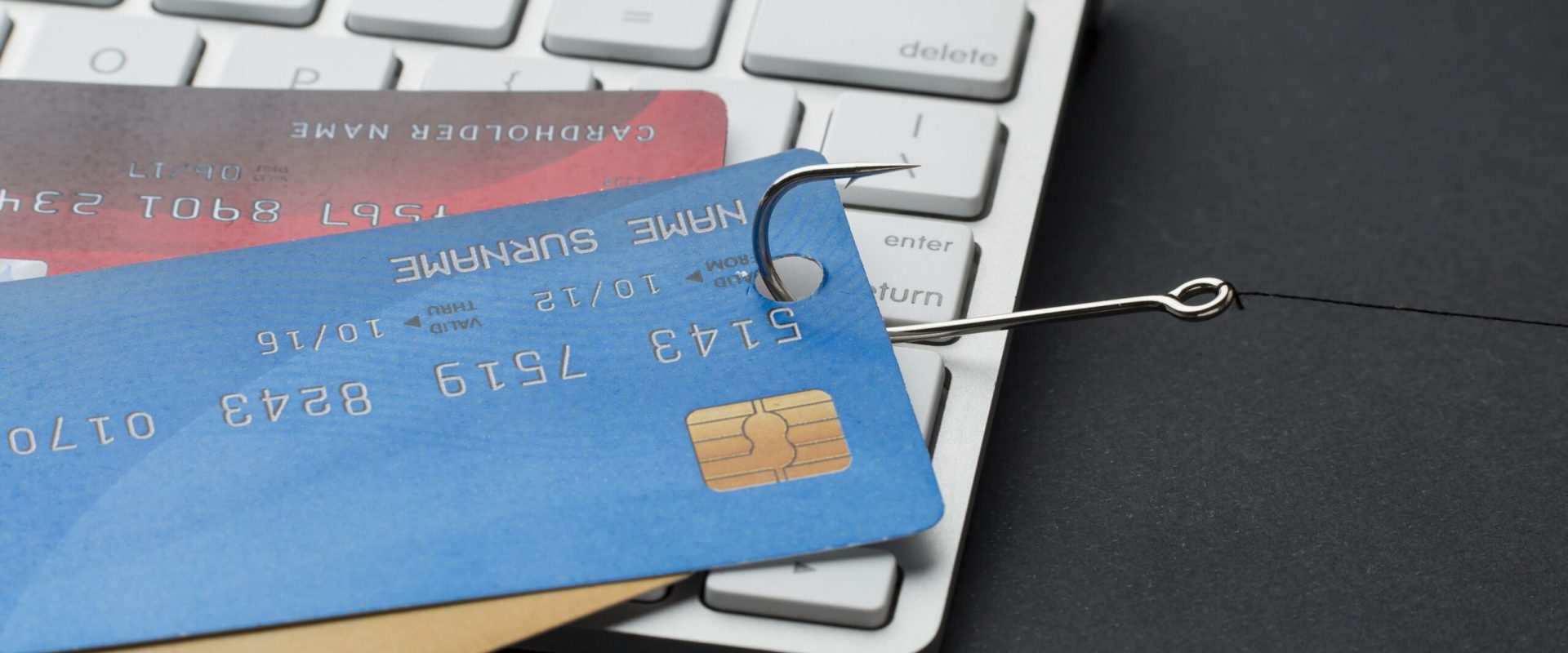 Virusul „PromptSpy” infectează telefoanele Android, folosind inteligența artificială și imitând băncile Un nou tip de malware pentru Android, denumit „PromptSpy”, utilizează inteligența artificială pentru a compromite dispozitivele mobile