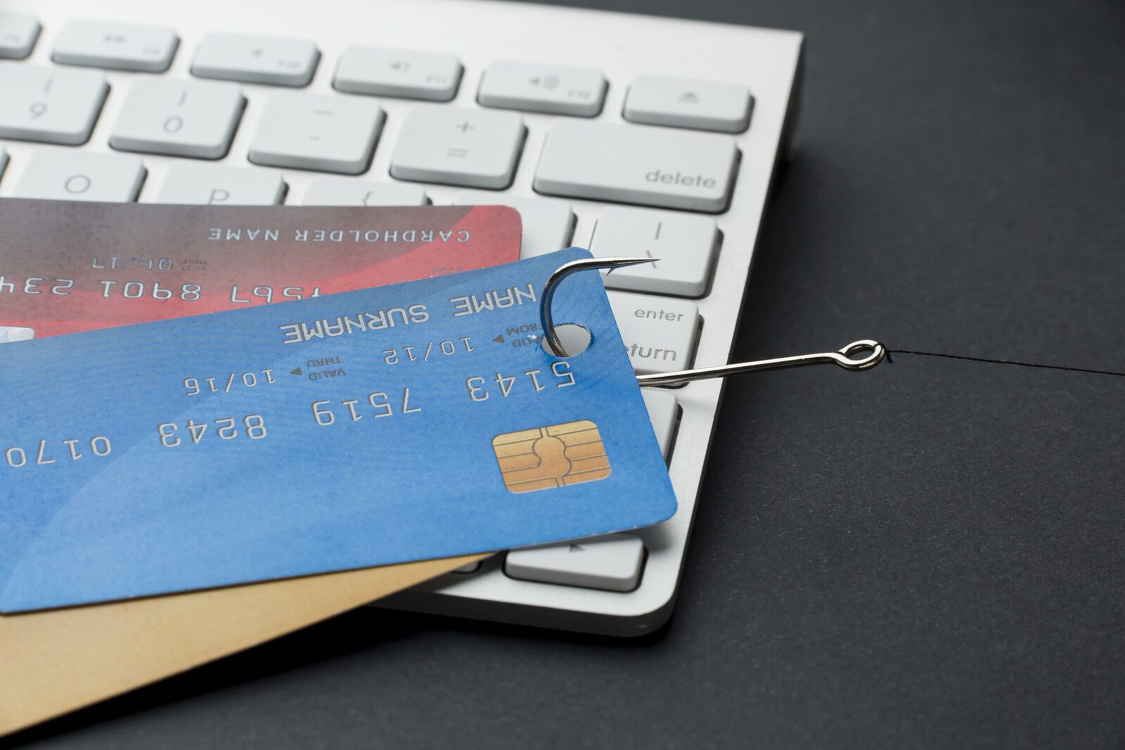 Virusul „PromptSpy” infectează telefoanele Android, folosind inteligența artificială și imitând băncile Un nou tip de malware pentru Android, denumit „PromptSpy”, utilizează inteligența artificială pentru a compromite dispozitivele mobile