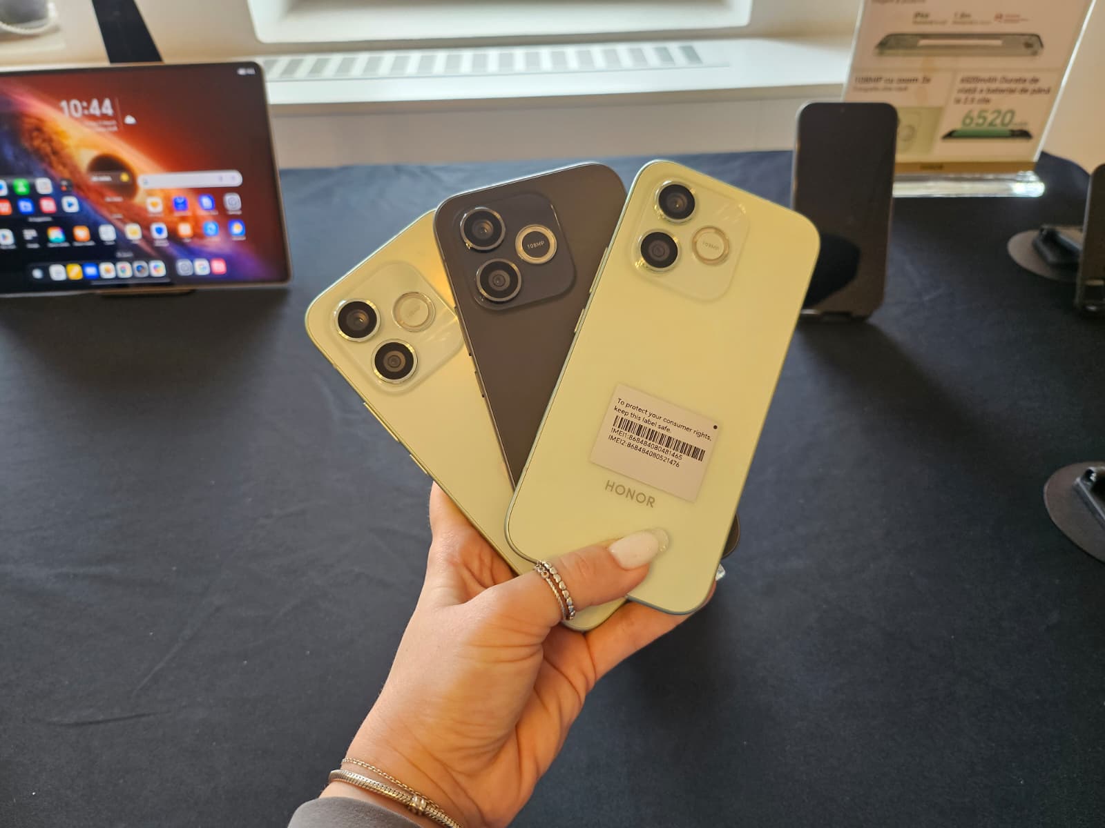 Honor lansează telefonul 600 Lite, cu accent pe design, autonomie și funcții inteligente Honor a lansat noul model de telefon 600 Lite, un dispozitiv care promite să se remarce prin designul premium, autonomia extinsă a bateriei și funcțiile inteligente îmbunătățite
