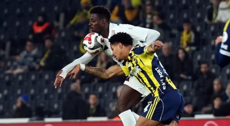 Fener, cu „nene” la butoane: 1-0 după 45 de minute