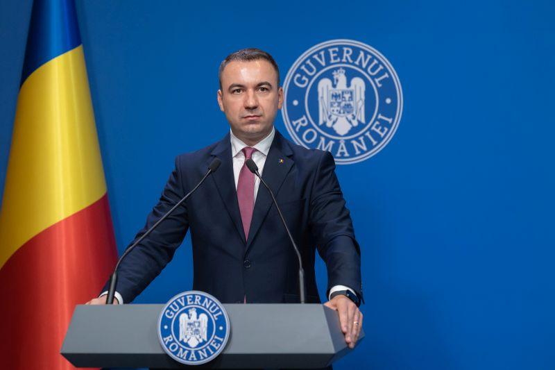 Stocurile de carburanți ale României, suficiente pentru 90 de zile, spune ministrul Energiei Ministrul Energiei, Bogdan Ivan, a declarat că România are stocuri de carburanți suficiente pentru a acoperi cererea pentru 90 de zile în caz de avarie