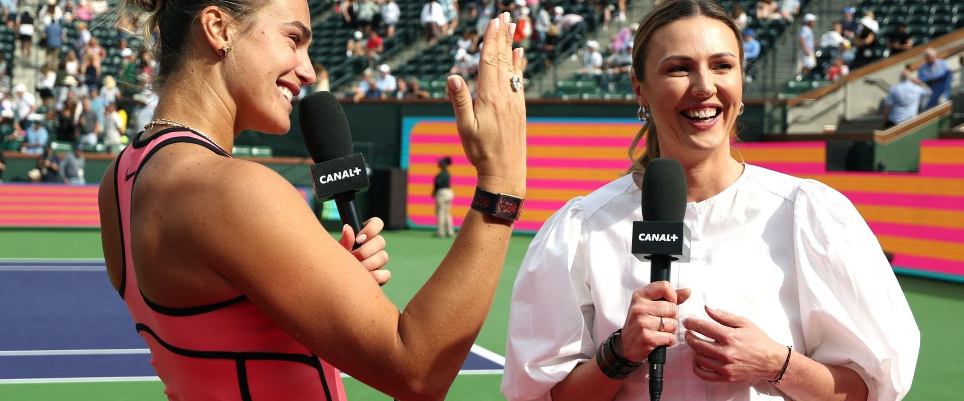 Sabalenka, strălucind pe teren și în afara lui: triumful de la Indian Wells și inelul de logodnă Indian Wells, California – Aryna Sabalenka, numărul doi mondial în tenisul feminin, a strălucit nu doar pe terenul de joc, ci și la conferința de presă de după victoria împotriva sportivei japoneze Himeno Sakatsume