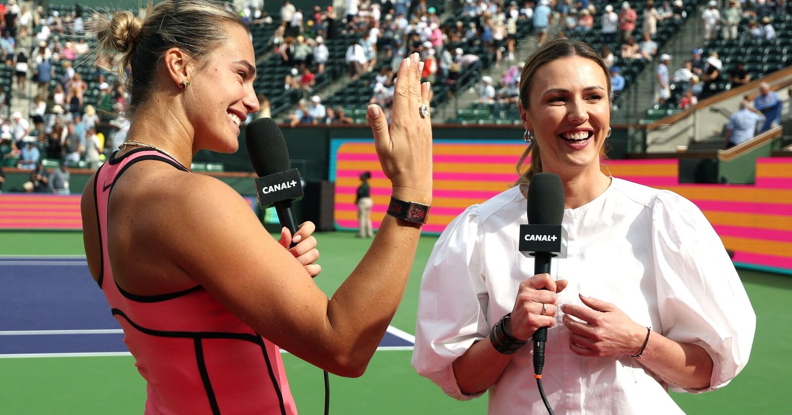 Sabalenka, strălucind pe teren și în afara lui: triumful de la Indian Wells și inelul de logodnă Indian Wells, California – Aryna Sabalenka, numărul doi mondial în tenisul feminin, a strălucit nu doar pe terenul de joc, ci și la conferința de presă de după victoria împotriva sportivei japoneze Himeno Sakatsume