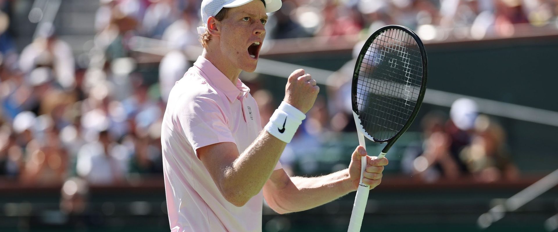 Jannik Sinner, la un pas de primul titlu la Indian Wells și de o premieră istorică Italianul Jannik Sinner continuă parcursul impecabil la Indian Wells, calificându-se în finală după o victorie categorică în fața lui Alexander Zverev