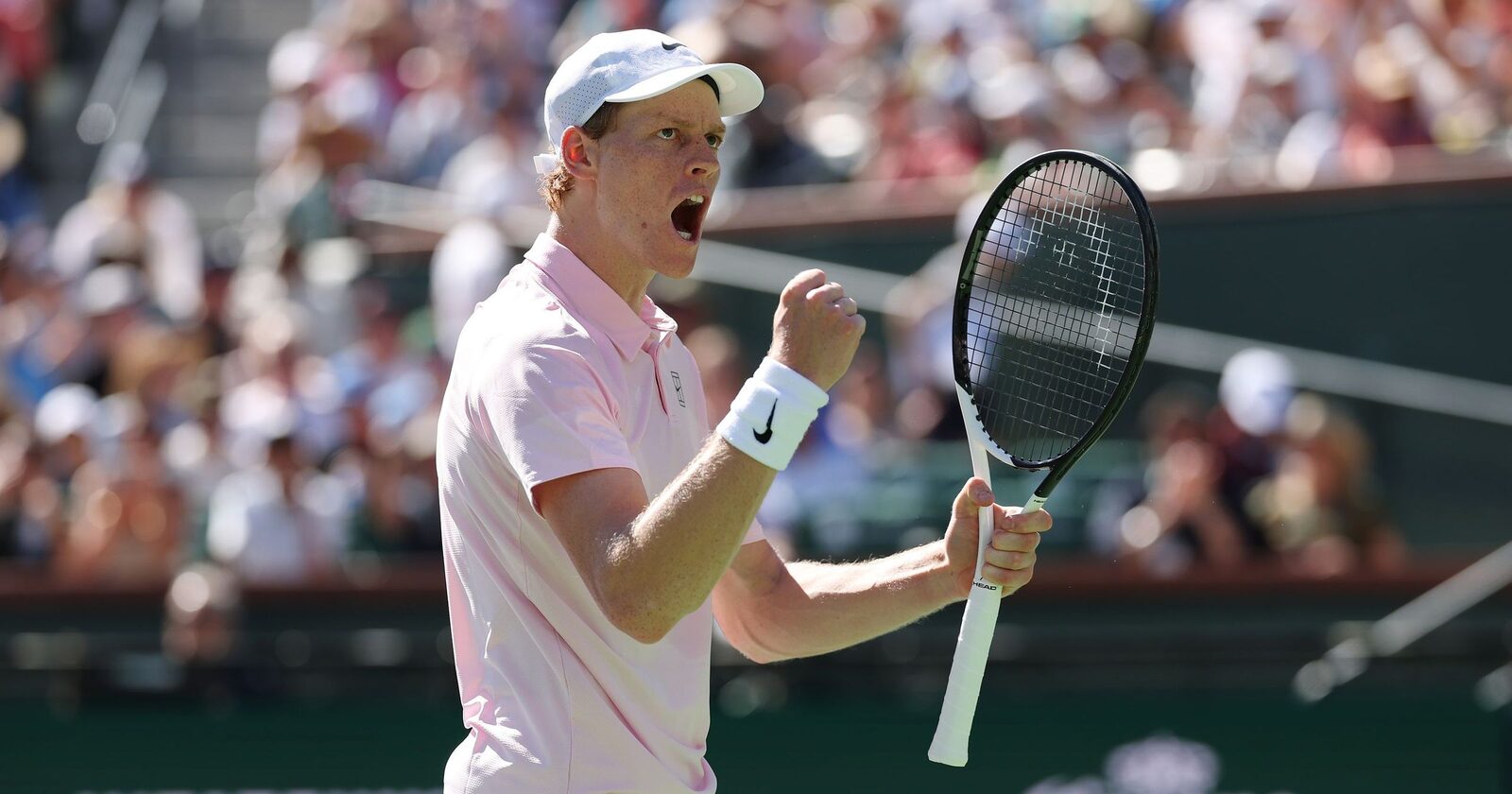 Jannik Sinner, la un pas de primul titlu la Indian Wells și de o premieră istorică Italianul Jannik Sinner continuă parcursul impecabil la Indian Wells, calificându-se în finală după o victorie categorică în fața lui Alexander Zverev