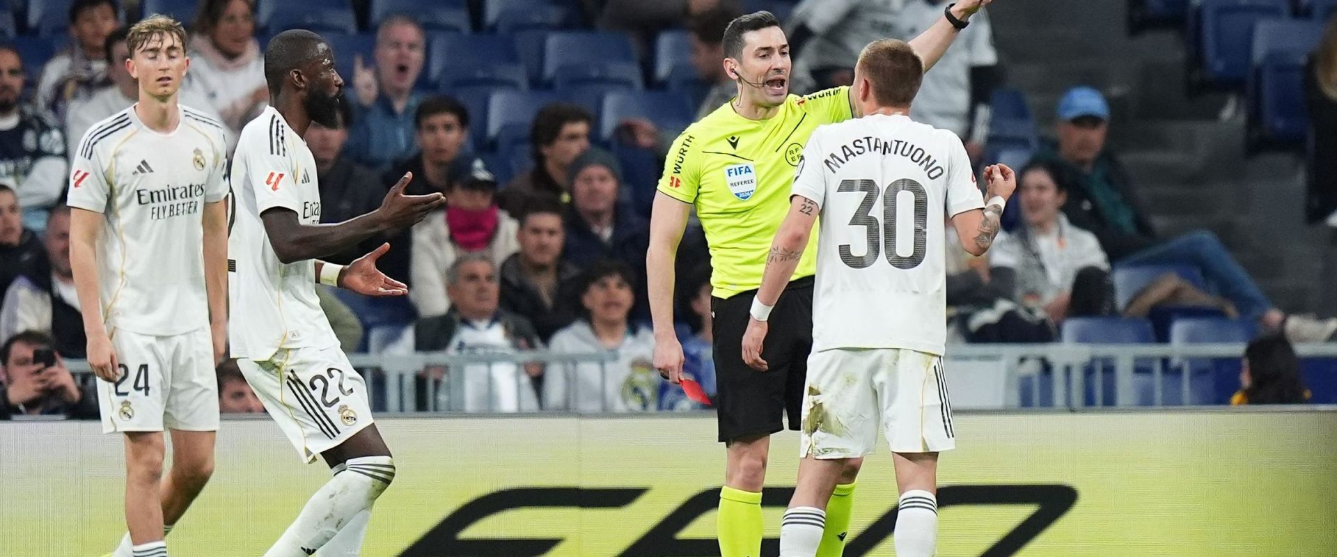 Dezastru la Madrid: Real pierde acasă cu Getafe și Mastantuono e eliminat pentru proteste Real Madrid a suferit o înfrângere surprinzătoare pe teren propriu, pierzând cu 1-0 în fața lui Getafe