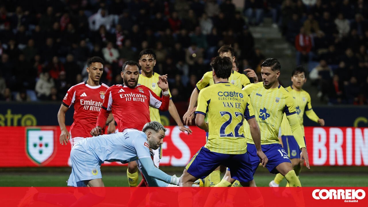 Benfica remizează cu Arouca după un meci plin de evenimente Lisabona, Portugalia – Benfica a remizat cu Arouca în deplasare, scor 1-1, într-un meci contând pentru etapa a 26-a din Liga Portugal Betclic