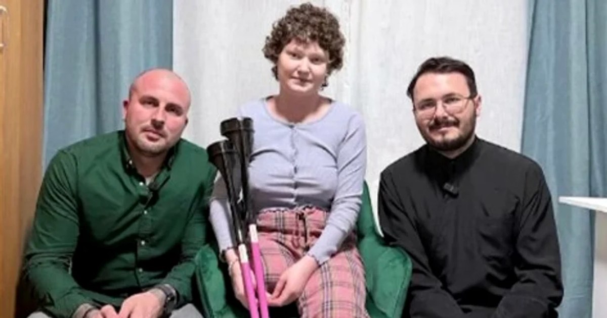Andreea Anița, tânăra din Fălticeni care a luptat cu cancerul, a pierdut bătălia Andreea Anița, tânăra din Fălticeni pentru care s-au strâns peste 2,3 milioane de dolari pentru tratament în Statele Unite, a încetat din viață