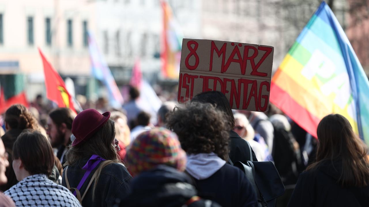 Ziua internațională a femeii: o istorie a luptei pentru drepturi Astăzi, 8 martie, celebrăm Ziua Internațională a Femeii, o ocazie de a onora realizările sociale, economice, culturale și politice ale femeilor