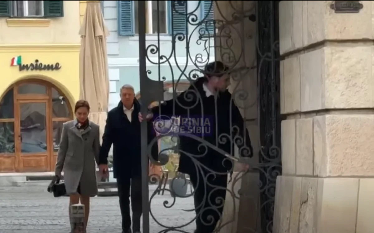 Klaus Iohannis, prezent la slujba de Florii în Sibiu Klaus Iohannis, fost președinte al României, a participat duminică la slujba religioasă prilejuită de sărbătoarea Floriilor, celebrată la biserica din centrul municipiului Sibiu