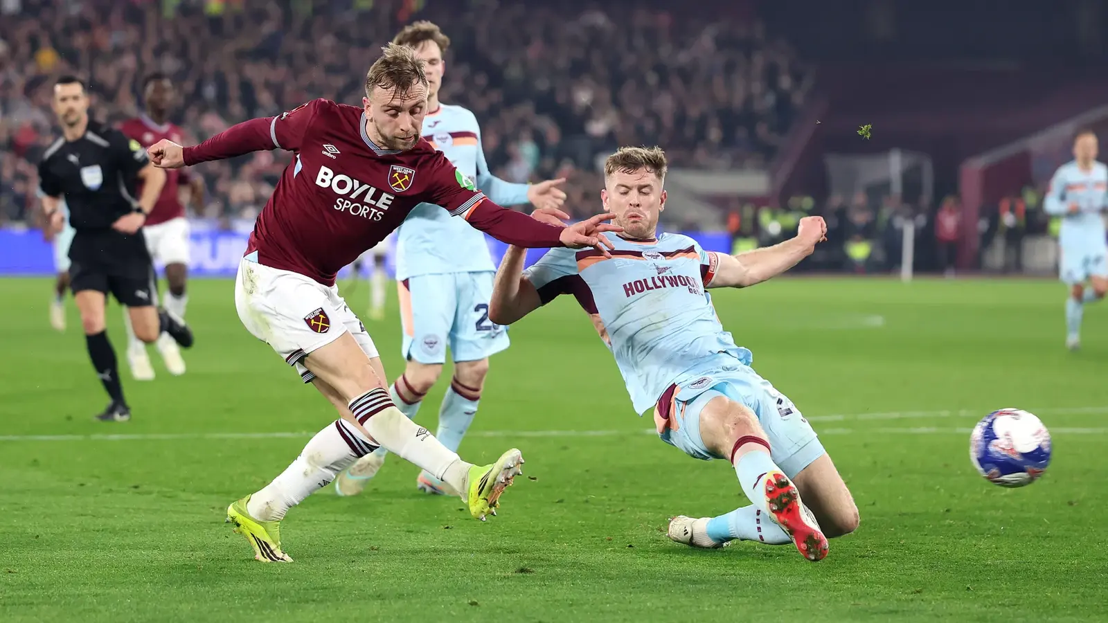 Fanii fotbalului, frustrați de probleme tehnice la Discovery+ în timpul meciului West Ham – Brentford București – Finalul partidei tensionate dintre West Ham și Brentford din FA Cup a fost umbrit de problemele tehnice ale aplicației Discovery+, lăsând fanii fără posibilitatea de a urmări meciul în momentele decisive
