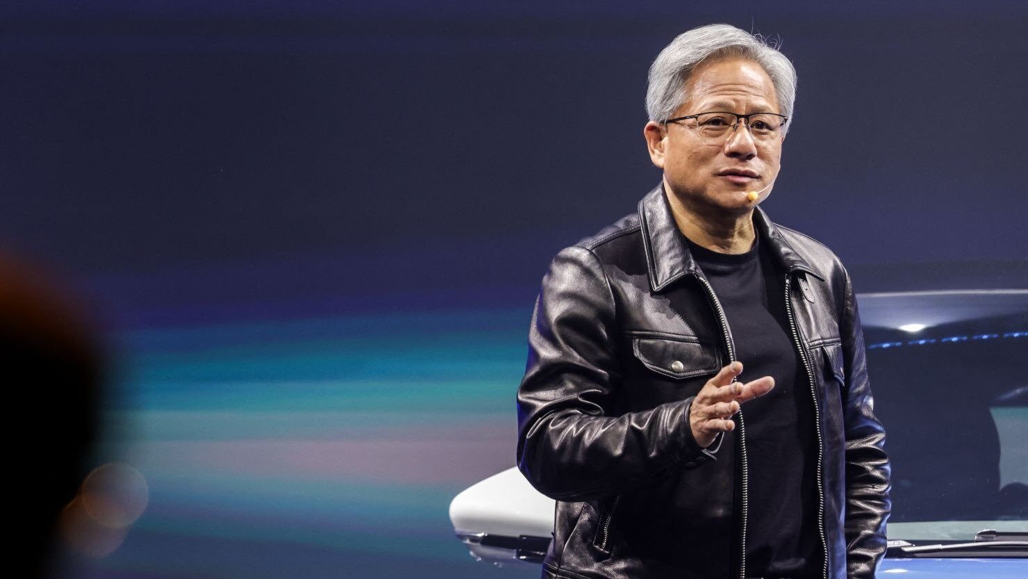 Nvidia pariază pe inferență: noua miză uriașă în domeniul inteligenței artificiale Gigantul producător de cipuri Nvidia își mută atenția strategică de pe antrenarea modelelor de inteligență artificială (AI) pe inferență, procesul prin care aceste modele sunt utilizate în aplicații reale