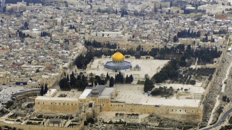 Condamnări internaționale după închiderea Moscheii Al-Aqsa Opt țări musulmane au condamnat joi Israelul pentru închiderea accesului la Moscheea Al-Aqsa din Ierusalim, în timpul lunii sfinte a Ramadanului