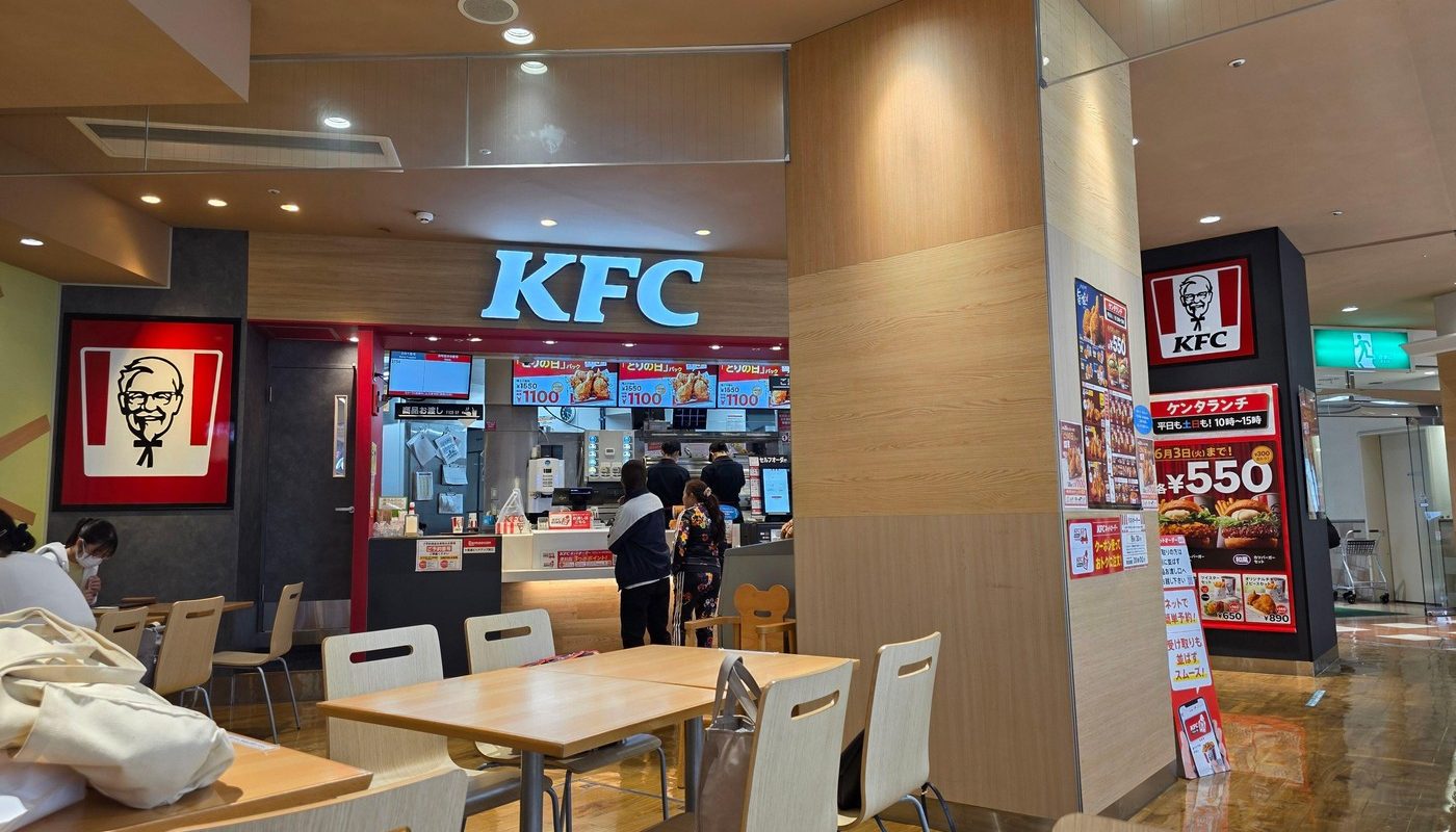 Sphera Franchise Group va deschide 11 restaurante noi în România în 2026, cu accent pe KFC Sphera Franchise Group, operatorul lanțurilor de restaurante KFC, Taco Bell și Hard Rock Cafe, plănuiește să deschidă 11 noi locații în România în 2026