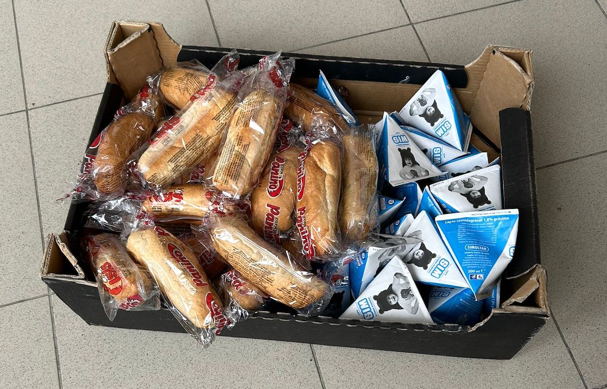 Părinți din Sibiu cer îmbunătățirea calității produselor din programul „Laptele și Cornul” Un apel adresat de părinții din județul Sibiu trage un semnal de alarmă cu privire la calitatea produselor furnizate elevilor prin Programul „Laptele și Cornul”