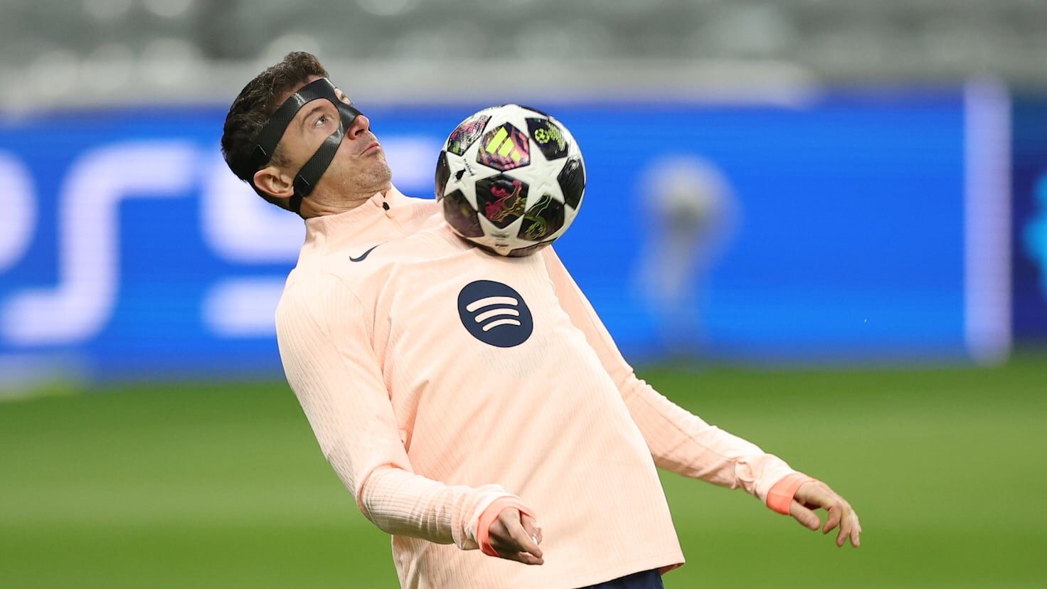 Lewandowski, mascat la barcelona-newcastle: Misterul măștii!