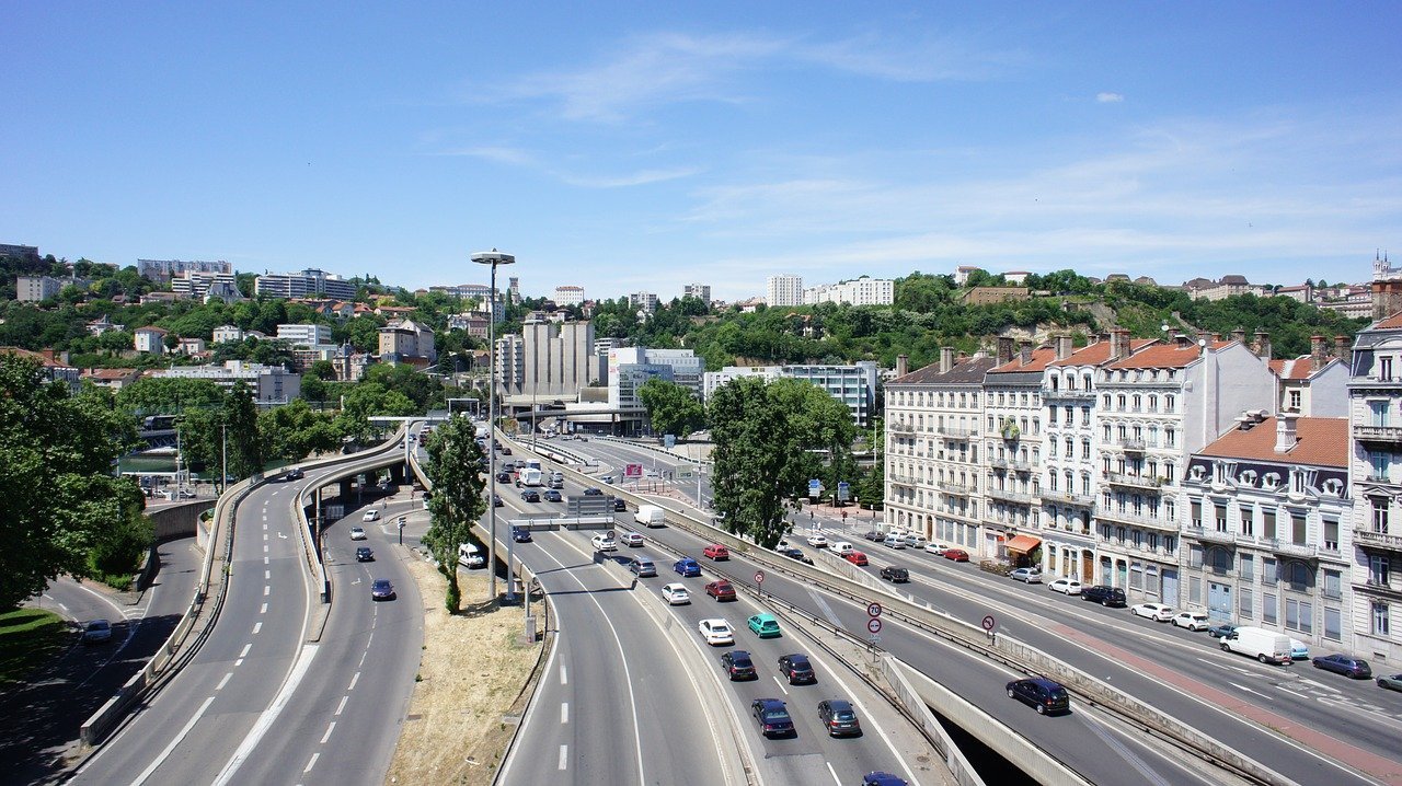 Scandal uriaș în Franța: Un milion de mașini înregistrate ilegal, prejudiciu de sute de milioane de euro Un milion de autovehicule înmatriculate ilegal circulă în Franța, declanșând un amplu scandal de fraudă care a provocat pierderi de sute de milioane de euro din taxe și amenzi, conform unei analize a auditorului de stat