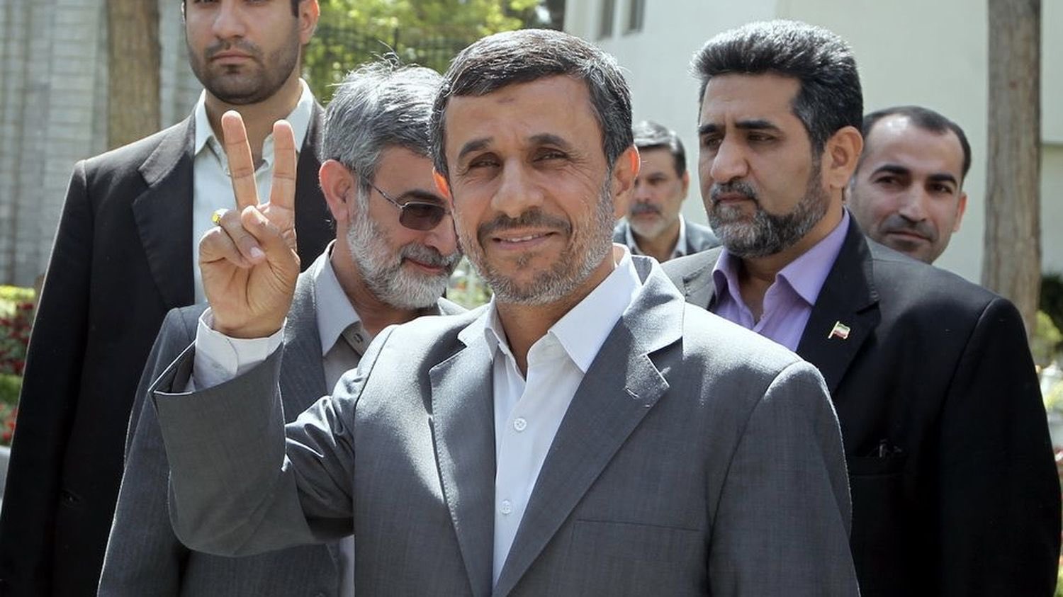 Ahmadinejad, „mort” după atac, e încă util regimului iranian?