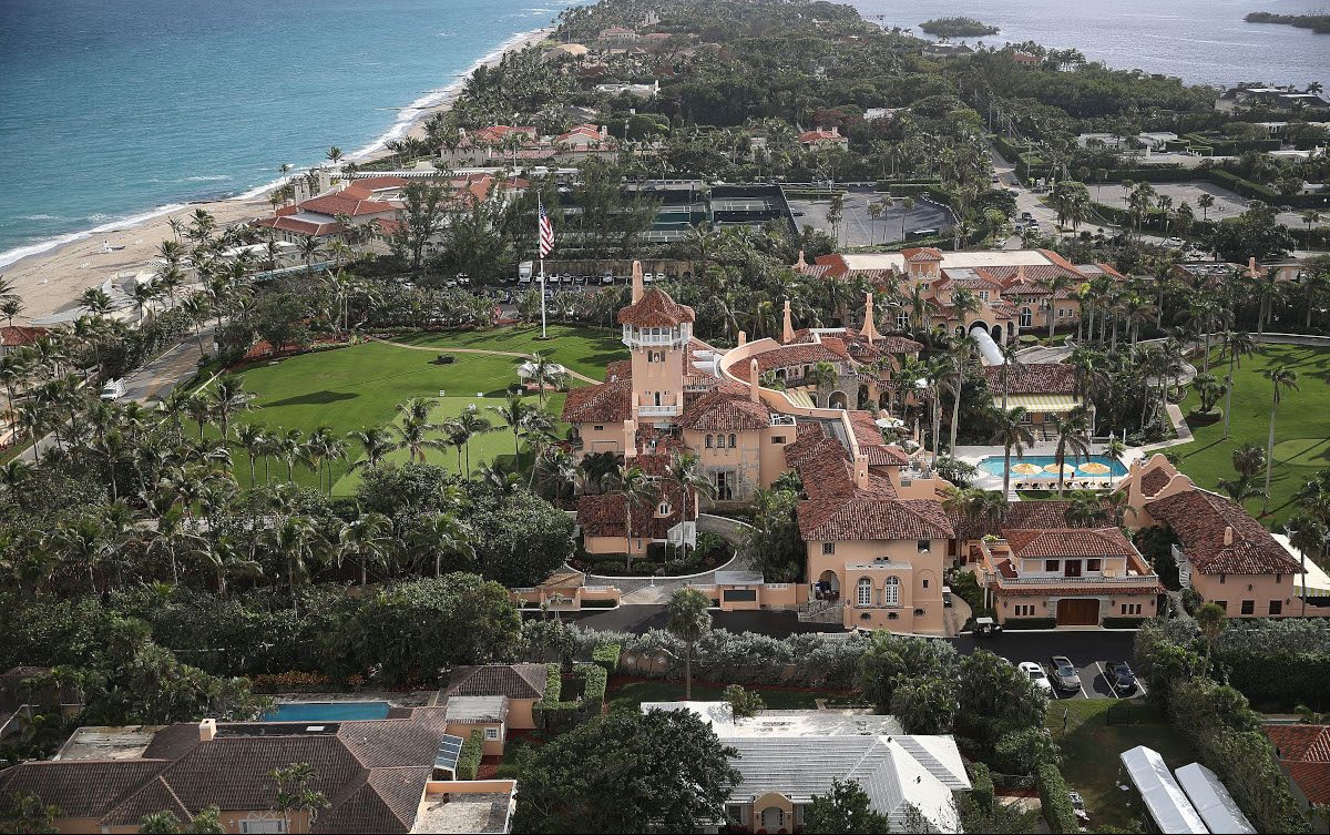 Democrații obțin o victorie importantă în Florida, în circumscripția lui Trump În cadrul alegerilor parțiale pentru Camera Reprezentanților din Florida, desfășurate marți, democrații au obținut o victorie notabilă în circumscripția care include reședința fostului președinte american Donald Trump, Mar-a-Lago