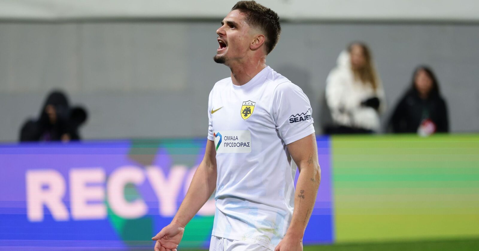 Seară europeană cu emoții pentru fotbaliștii români: Rațiu, Marin și Radu, în prim-plan Jucătorii români au fost protagoniștii unor meciuri spectaculoase în competițiile europene, cu performanțe remarcabile, dar și cu momente de tensiune