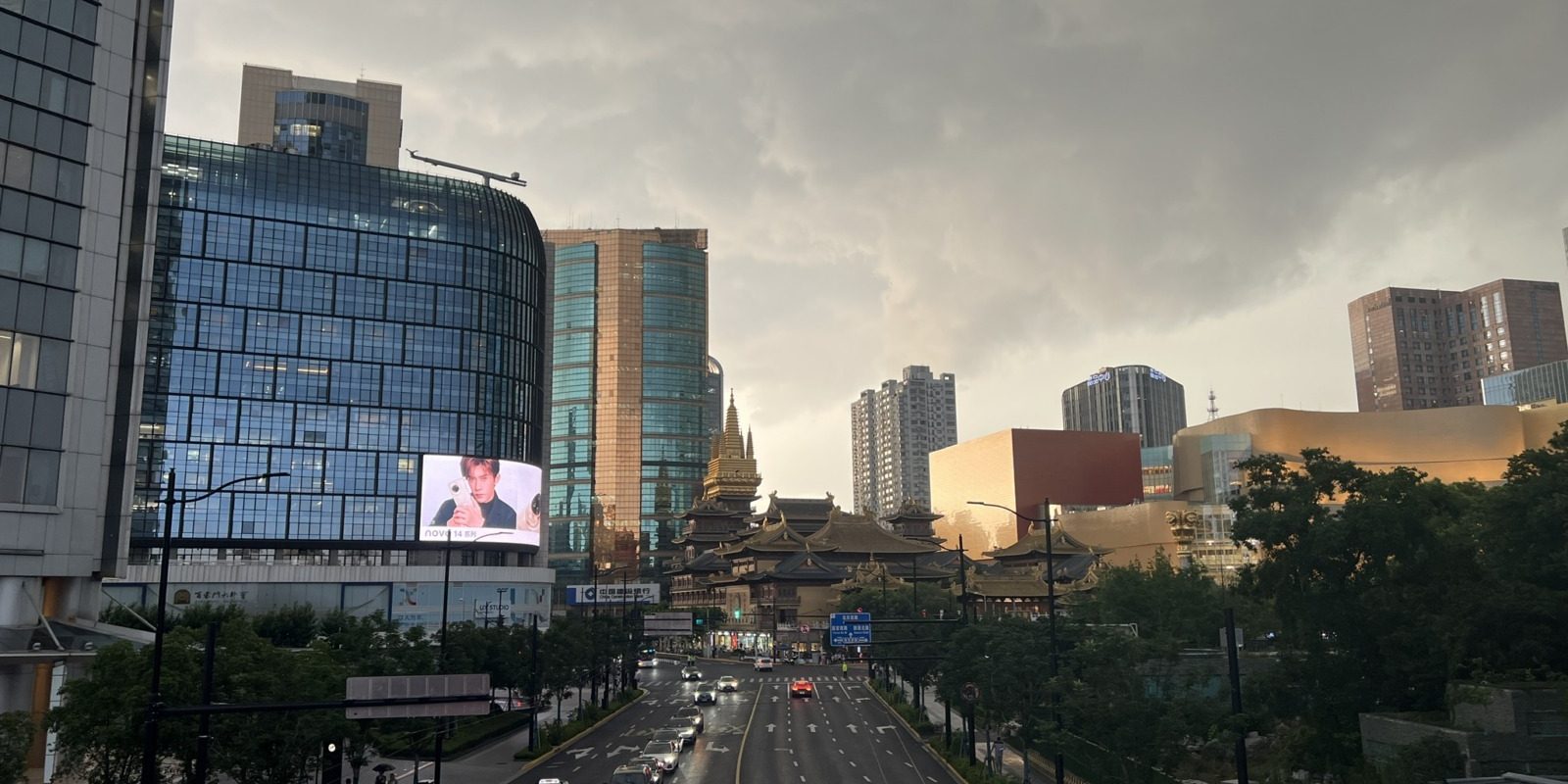 China pune un plafon prețurilor la combustibili, pe fondul tensiunilor din Orientul Mijlociu China ia măsuri pentru a controla prețurile la combustibili, pe fondul instabilității din Orientul Mijlociu și al creșterii prețurilor la țiței pe piața globală