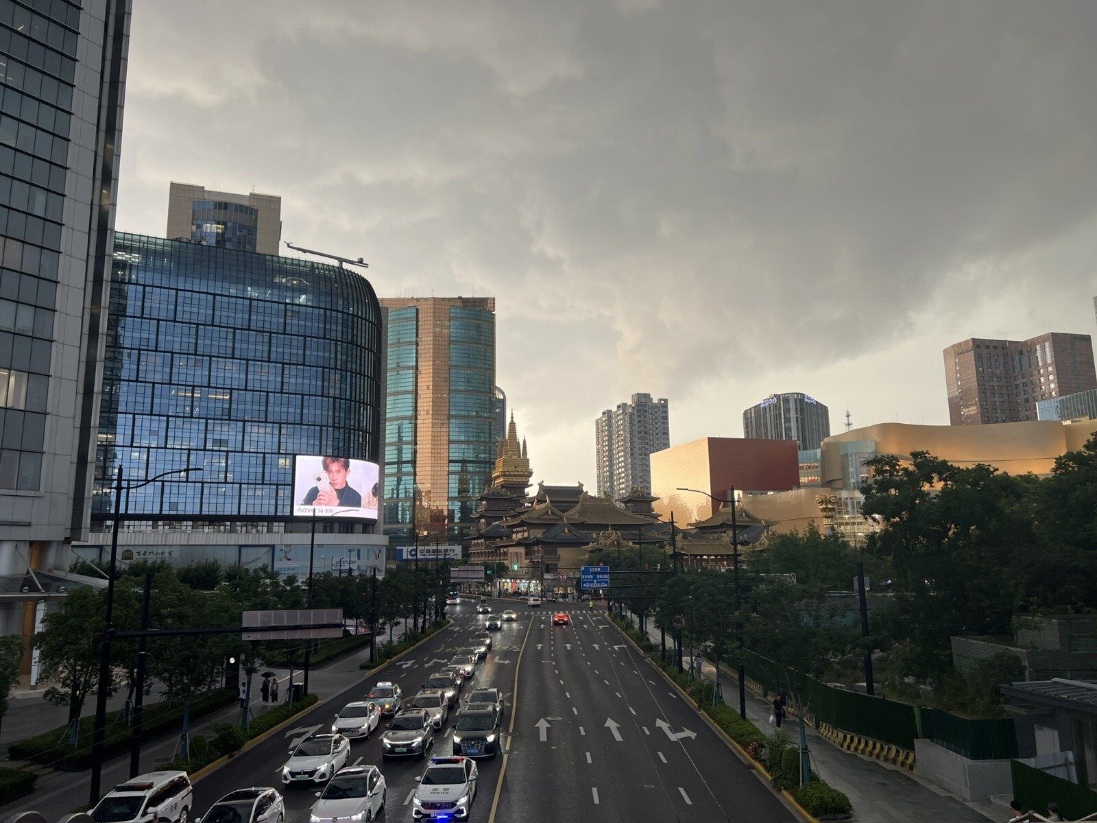China pune un plafon prețurilor la combustibili, pe fondul tensiunilor din Orientul Mijlociu China ia măsuri pentru a controla prețurile la combustibili, pe fondul instabilității din Orientul Mijlociu și al creșterii prețurilor la țiței pe piața globală