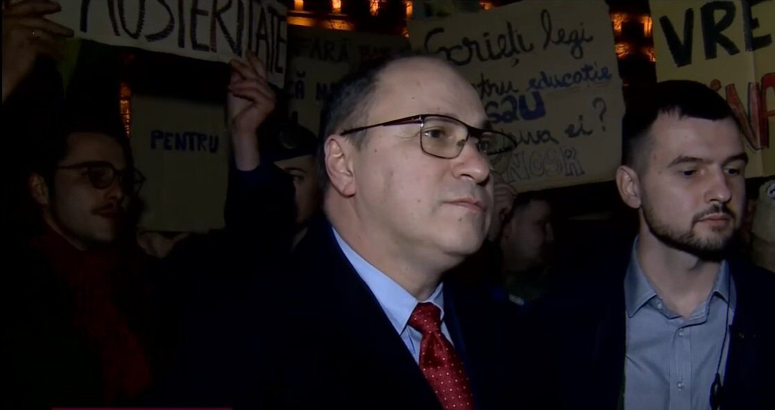 Ministrul educației, dimian, la protestul studenților din piața victoriei, burse criticate