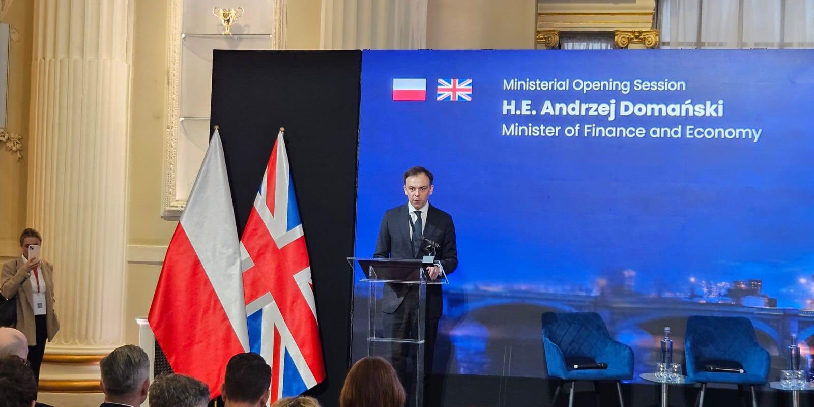 Polonia pune accent pe finanțarea apărării europene, dar explorează și alte căi Varșovia prioritizează un program european de finanțare a apărării, dar este, totodată, implicată în grupuri de lucru tehnice care analizează alte mecanisme de finanțare