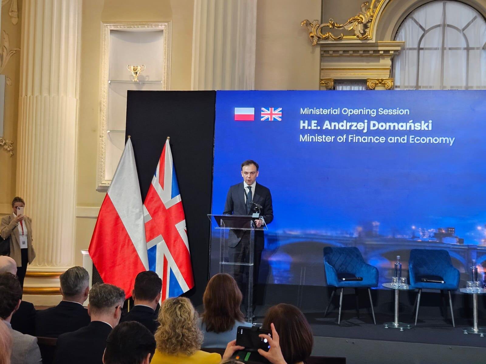 Polonia pune accent pe finanțarea apărării europene, dar explorează și alte căi Varșovia prioritizează un program european de finanțare a apărării, dar este, totodată, implicată în grupuri de lucru tehnice care analizează alte mecanisme de finanțare