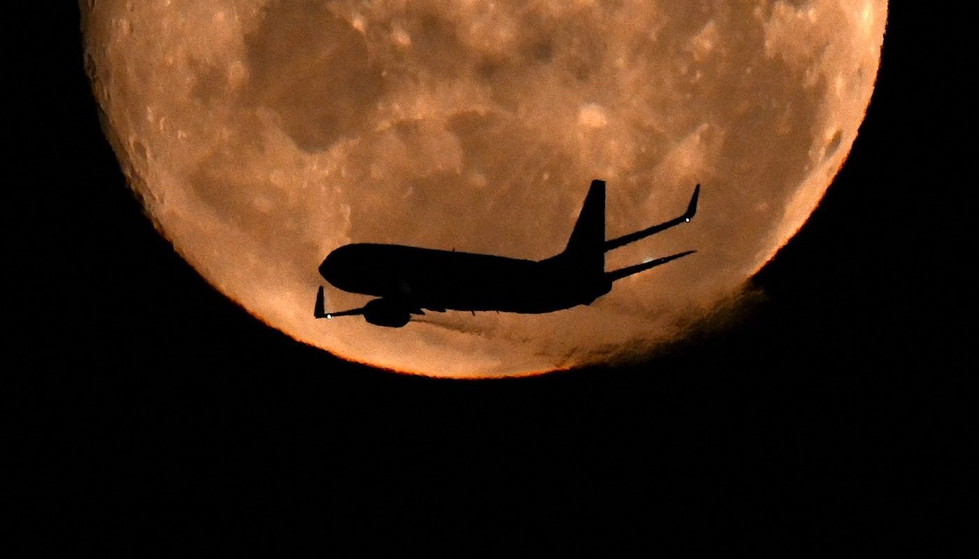 De ce unele roci lunare au un magnetism surprinzător?