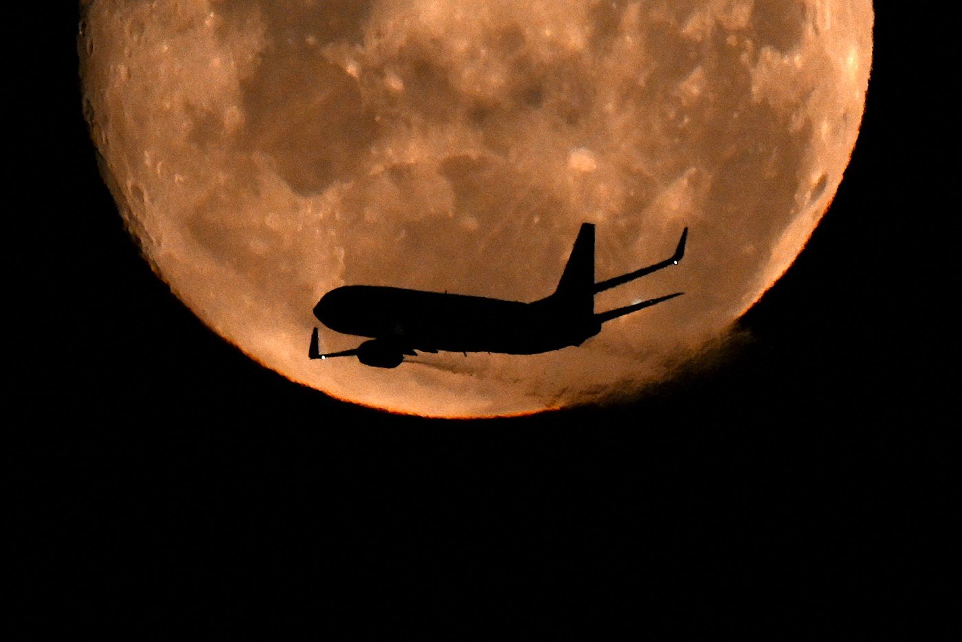 De ce unele roci lunare au un magnetism surprinzător?
