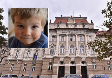 Medicii achitați definitiv în dosarul morții lui Tudor Curtea de Apel Oradea a pronunțat vineri, 6 martie, o decizie definitivă de achitare pentru cei doi medici trimiși în judecată în cazul morții lui Tudor, un băiețel de doi ani