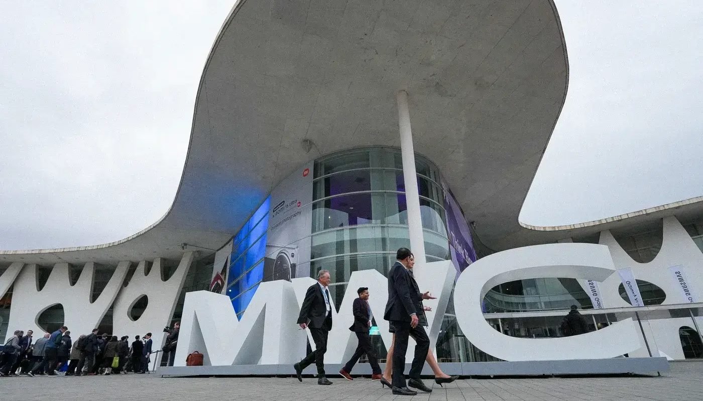 amd vrea să redefinească desktopul ca platformă pentru inteligența artificială locală AMD a prezentat la MWC 2026 o viziune amplă asupra viitorului inteligenței artificiale (AI), concentrându-se pe integrarea acesteia în platformele desktop și mobile