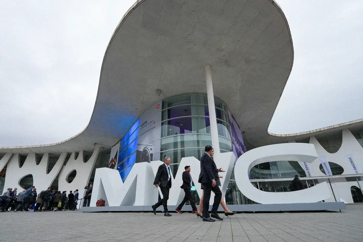 amd vrea să redefinească desktopul ca platformă pentru inteligența artificială locală AMD a prezentat la MWC 2026 o viziune amplă asupra viitorului inteligenței artificiale (AI), concentrându-se pe integrarea acesteia în platformele desktop și mobile