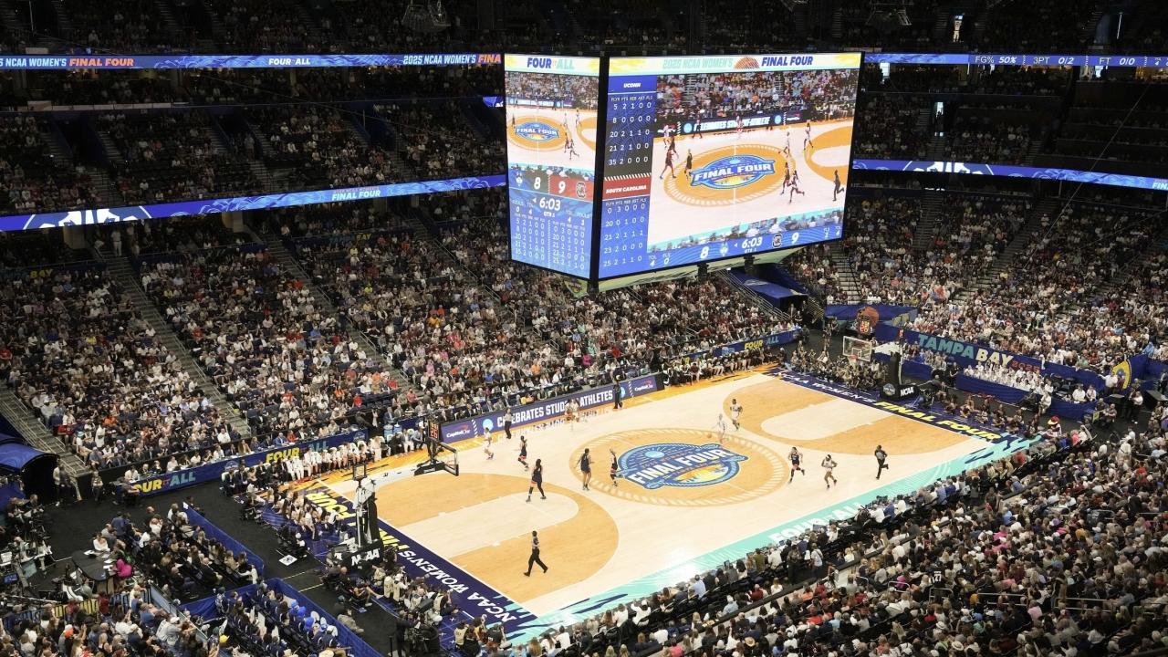 Startul nebuniei „March Madness” în baschetul feminin: Programul și echipele din 2026 Bucuria „March Madness” revine pentru fanii baschetului feminin! Pe 15 martie, s-a anunțat bracket-ul pentru turneul de baschet feminin NCAA din 2026, cu 68 de echipe participante
