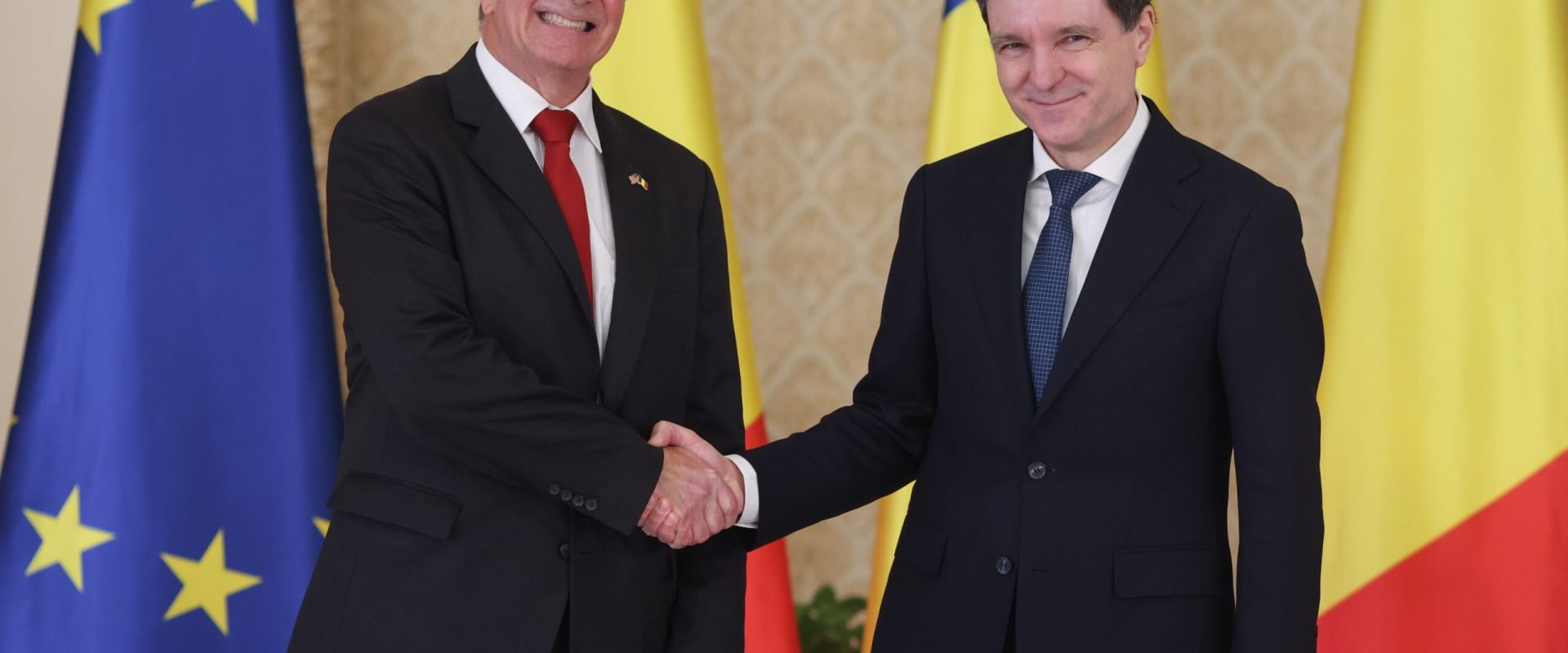 Noul ambasador american la București și-a prezentat scrisorile de acreditare Primarul general al Capitalei, Nicușor Dan, l-a primit marți la Palatul Cotroceni pe Darryl Nirenberg, noul ambasador al Statelor Unite ale Americii în România