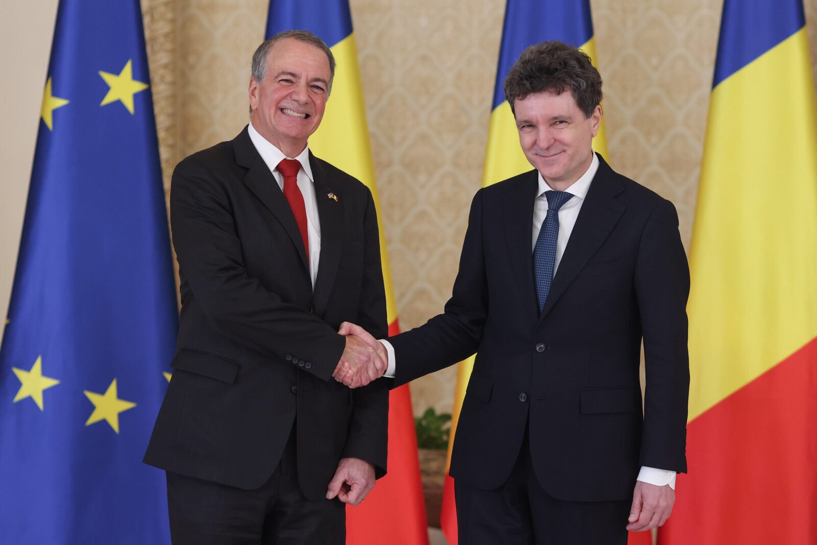Noul ambasador american la București și-a prezentat scrisorile de acreditare Primarul general al Capitalei, Nicușor Dan, l-a primit marți la Palatul Cotroceni pe Darryl Nirenberg, noul ambasador al Statelor Unite ale Americii în România