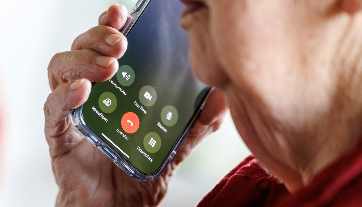 Atenție la telefoane: escrocheria „da” vizează românii O nouă schemă de înșelăciune, detectată inițial în Germania, a început să se răspândească și în alte țări, inclusiv în România, exploatând răspunsurile afirmative oferite de victime la telefon