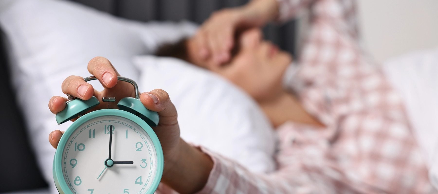 Ora de vară pune la încercare ceasul biologic: Cum ne adaptăm România trece la ora de vară în acest weekend, un eveniment anual care aduce cu sine modificări în programul zilnic și potențiale efecte asupra organismului