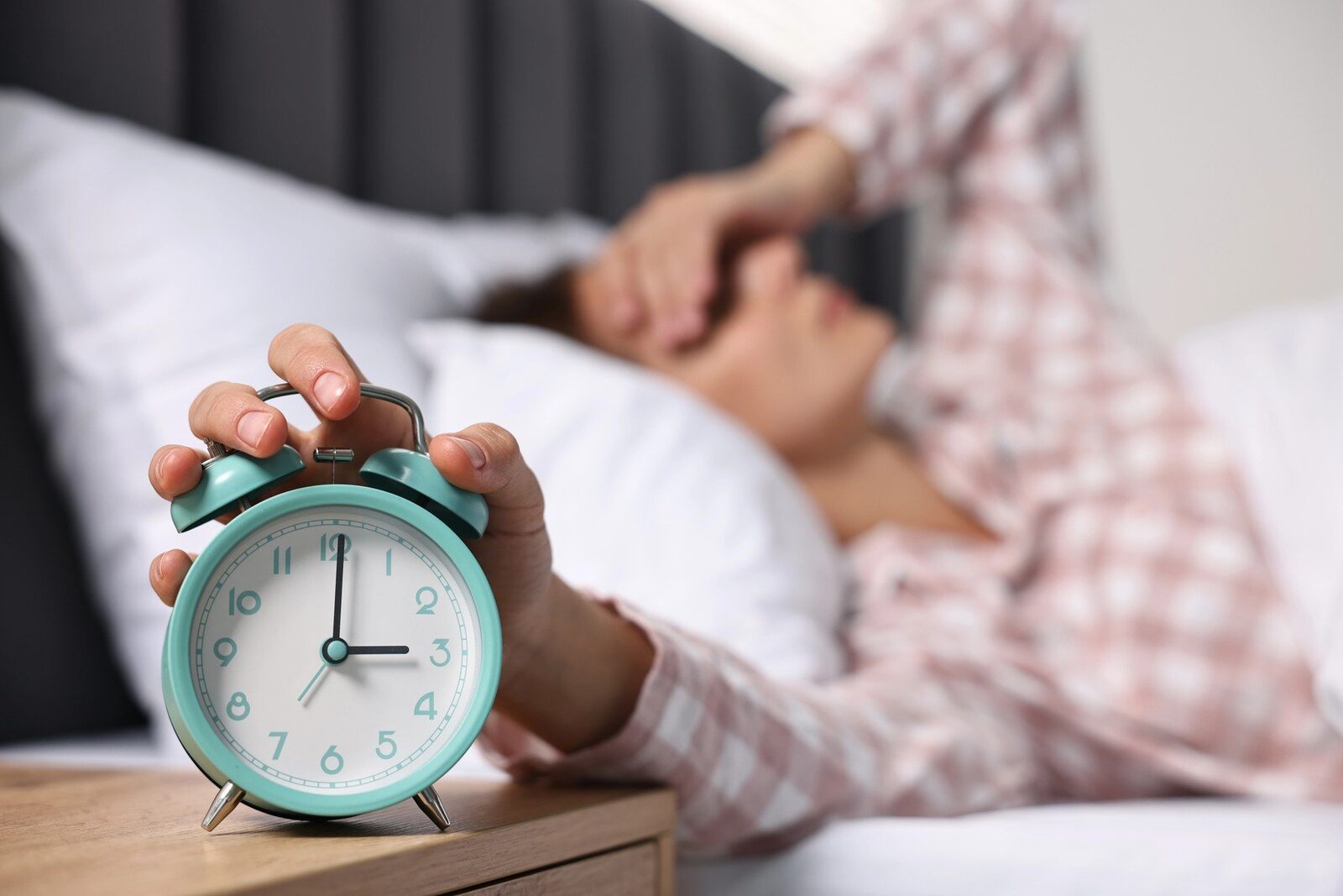 Ora de vară pune la încercare ceasul biologic: Cum ne adaptăm România trece la ora de vară în acest weekend, un eveniment anual care aduce cu sine modificări în programul zilnic și potențiale efecte asupra organismului