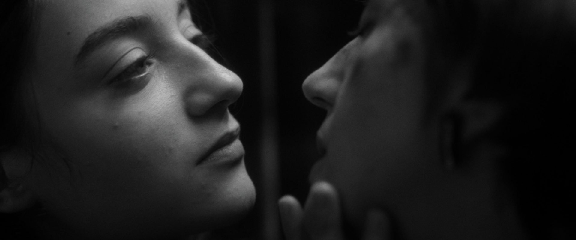 O româncă pe lista nominalizărilor Oscar: „Two People Exchanging Saliva”, un film-manifest despre libertate Scurtmetrajul „Two People Exchanging Saliva”, regizat de Natalie Musteata, a fost nominalizat la premiile Oscar