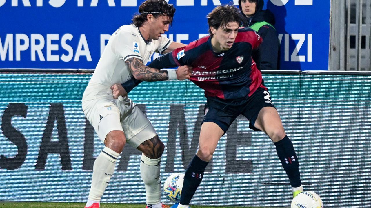 Cagliari și Napoli se duelează în Serie A: Surprize în Echipele de Start Cagliari și Napoli se confruntă astăzi într-un meci crucial din etapa a 30-a a Serie A, cu fluierul de start programat pentru ora 18:30
