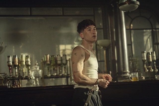 Barry Keoghan uimește în rolul fiului lui Tommy Shelby în „Peaky Blinders: Bărbatul nemuritor” Adaptarea cinematografică a popularului serial „Peaky Blinders” a aterizat vineri pe Netflix, aducând o nouă perspectivă asupra lumii criminale din Birmingham