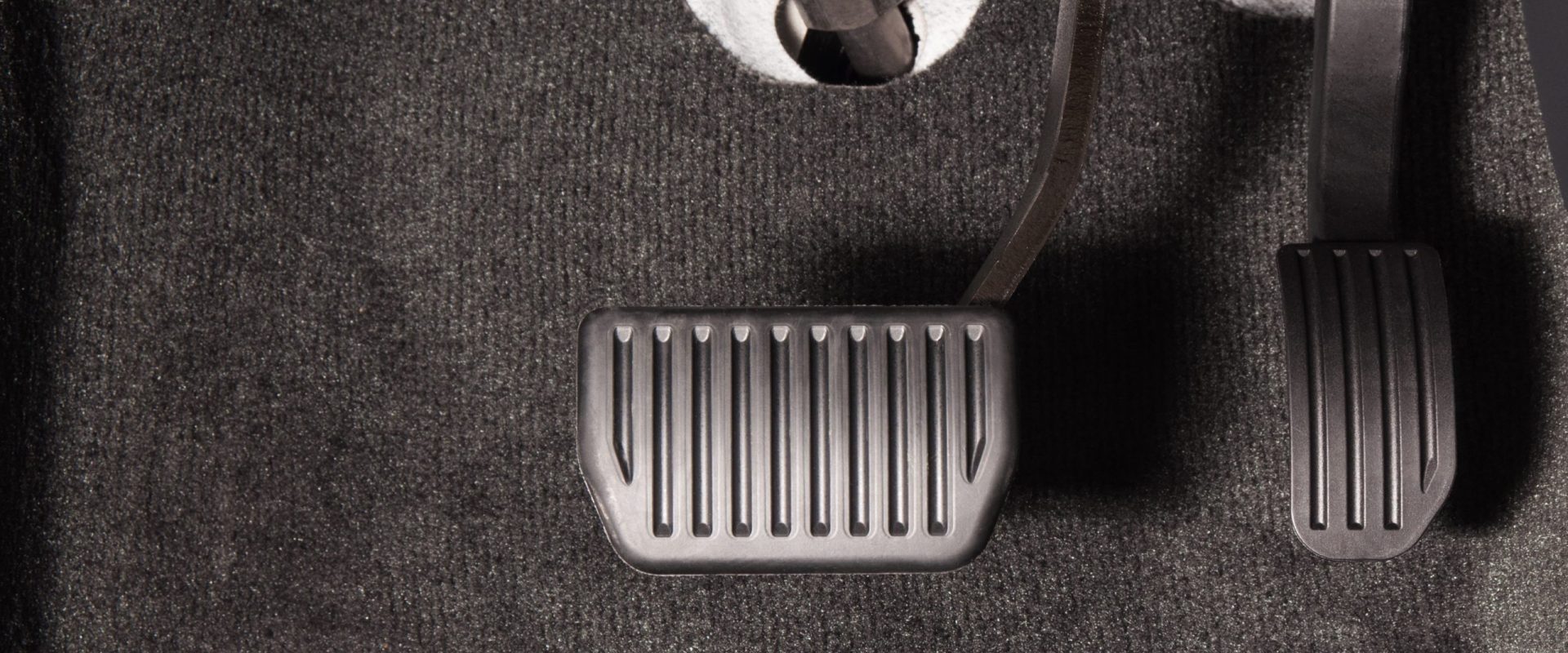 Atenție la cutia de viteze automată în oraș: ce probleme poate ascunde căldura excesivă Cutia de viteze automată, tot mai prezentă pe mașinile moderne, poate suferi în condiții de trafic intens și căldură