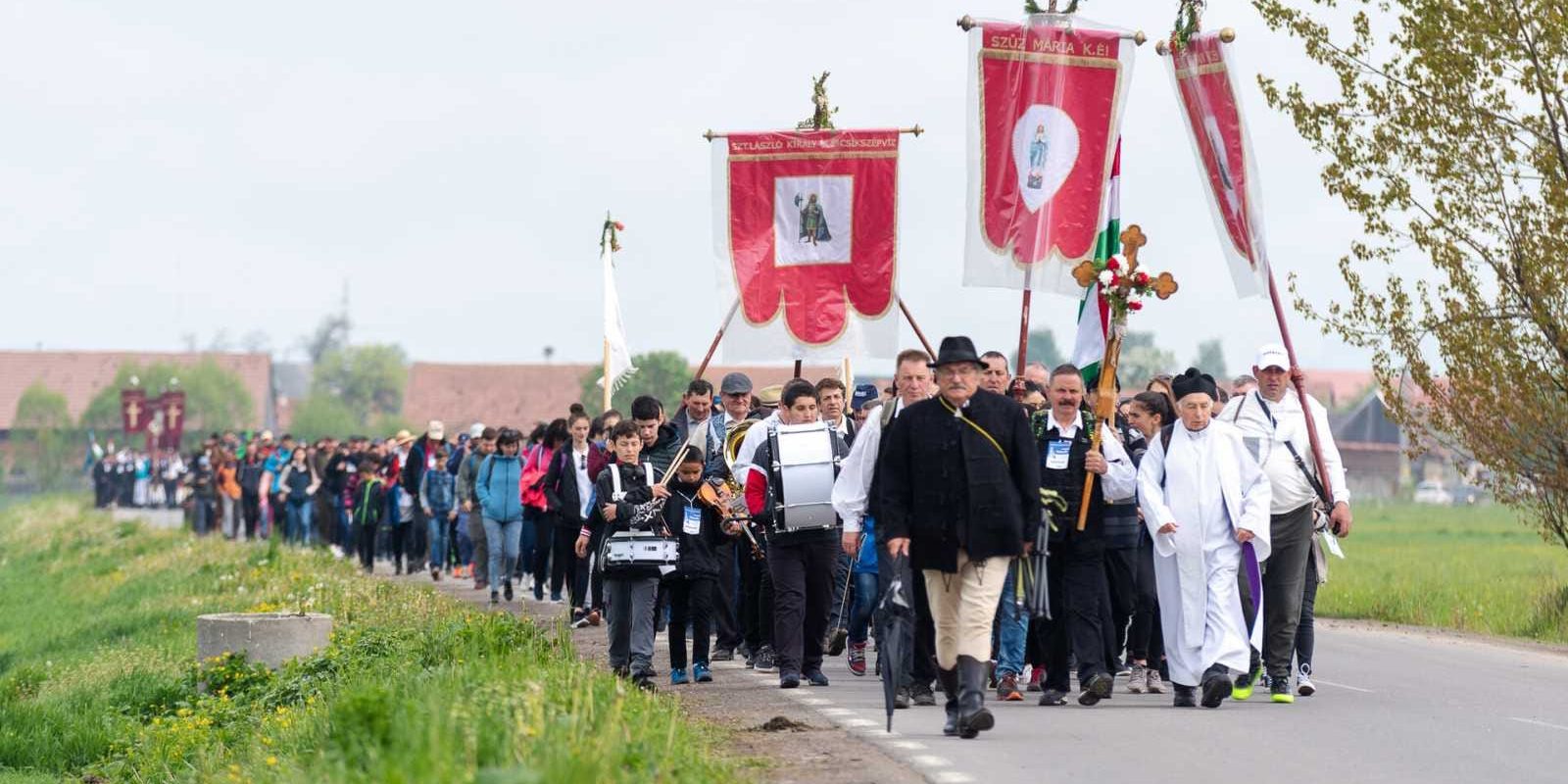 Nicușor Dan Celebrează Contribuția Comunității Maghiare la Democrație Primarul general al Capitalei, Nicușor Dan, a transmis un mesaj cu ocazia Zilei Maghiarilor de Pretutindeni, în care a subliniat importanța contribuției acestei comunități la evoluția democratică a României
