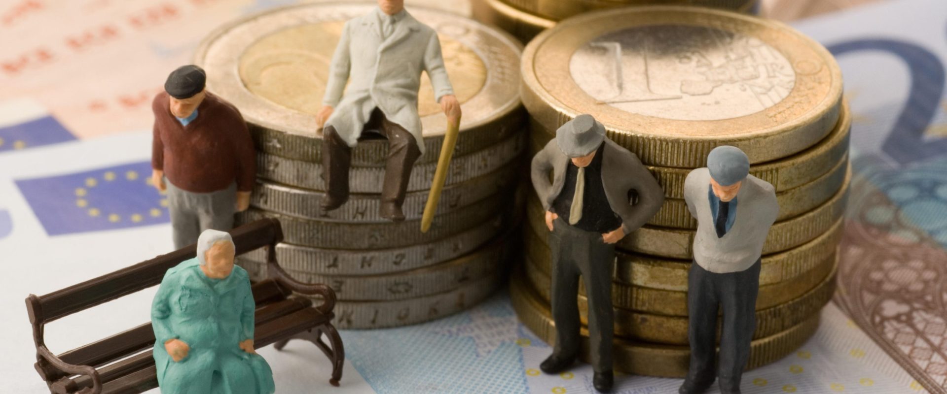 Pensii mici pentru românii cu salarii minime: Cum funcționează sistemul de punctaj Pensionarii din România se confruntă cu realități financiare care scot în evidență impactul venitului asupra pensiei