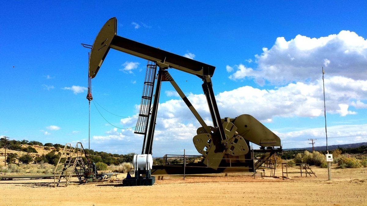 Petrolul depășește 100 de dolari pe baril, pe fondul crizei din Ucraina: Trump vorbește despre „prețul păcii” Prețul petrolului a atins luni dimineață pragul de 100 de dolari pe baril, o premieră de la începutul conflictului din Ucraina