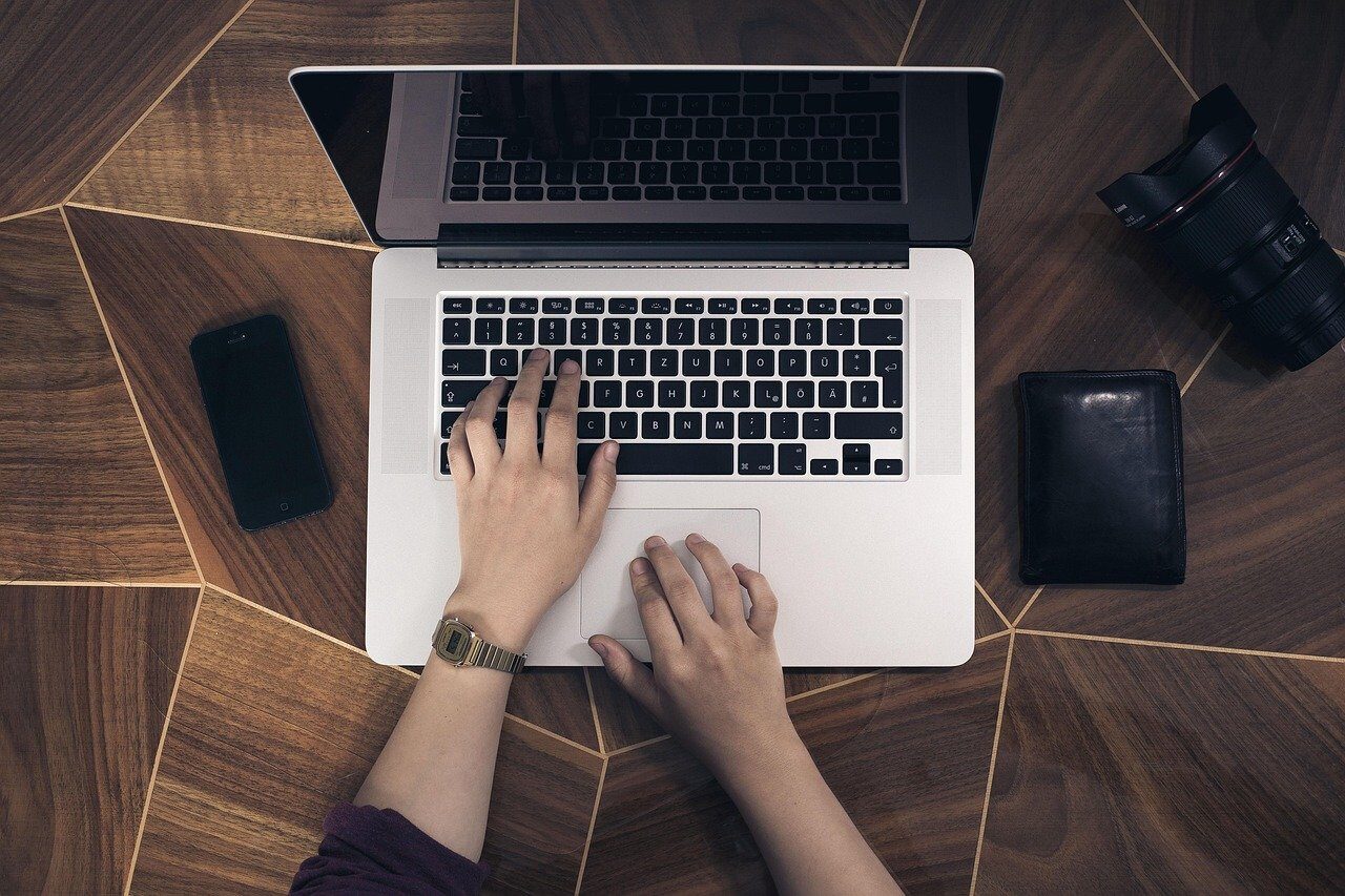 Sfaturi practice pentru a prelungi viața laptopului Laptopurile, instrumente indispensabile în viața modernă, au o durată de viață limitată, estimată, în general, între doi și cinci ani